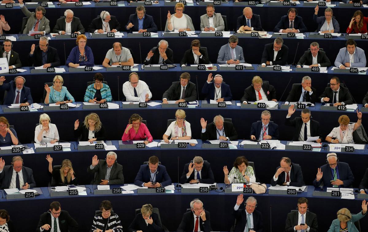Evropski parlament, evroposlanci, evropski poslanci, glasovanje, Strasbourg | V zadnjem poskusu pred glasovanjem v poslanski zbornici bo Mayeva po napovedih poslance posvarila, naj opravijo svojo dolžnost in uresničijo rezultate referenduma. | Foto Reuters