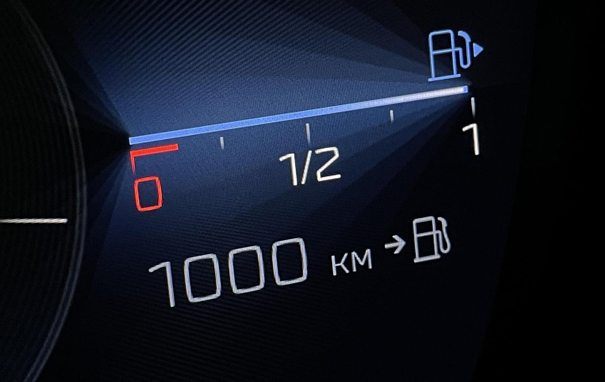 Peugeot 1000 kilometrov števec | Po mnenju BMW-ja je doseg tisoč kilometrov pri električnih avtomobilih zadosten. | Foto Gašper Pirman