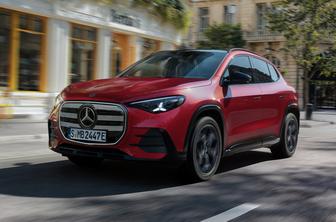 Novi mercedes GLA daljši za skoraj 15 centimetrov. Kaj pa pravite na ta zadek?