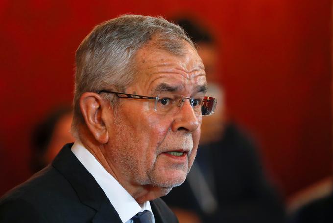 Po ustavi mora predsednik države Alexander Van der Bellen na vladne položaje zdaj imenovati strokovnjake, ki bodo vladali do predčasnih volitev. | Foto: Reuters