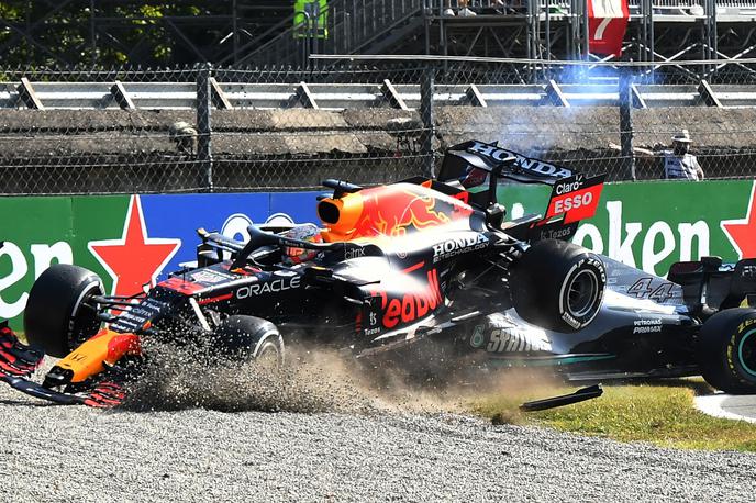 Formula ena nesreča | Bližnje srečanje Verstappna in Hamiltona na dirki v Monzi v Italiji. | Foto Reuters