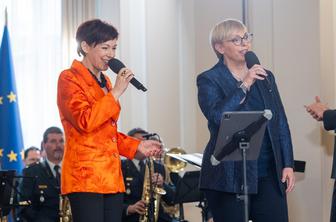 Nataša Pirc Musar zapela pesem Elde Viler #video