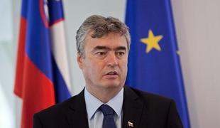 Zver napoveduje varčevanje v uradu predsednika