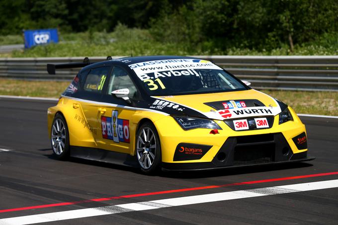 Na drugi stranin pokalnih twingov pa tale seat leon TCR, ki ga je do dveh zmag v Gaju pripeljal Boštjan Avbelj. Tudi ta dirkalnik prihaja iz moštva Lema Racing, Avbelj pa se je pred tem tudi kalil v pokalnem twingu. | Foto: Gregor Pavšič