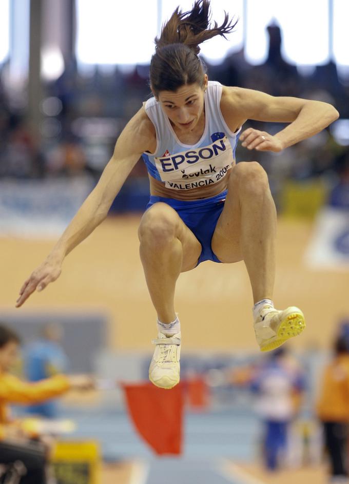 Na dvoranskem SP v Valencii je leta 2008 s skokom, dolgim 14,68 metra, osvojila tretje mesto. | Foto: Reuters