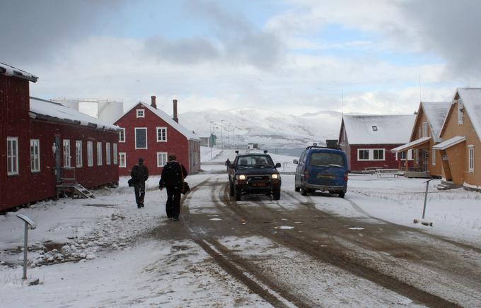 Nasprotniki popolnega odklopa oddajanja norveških analognih radijskih postaj opozarjajo, da bo tako obmolknilo okrog dva milijona radijskih sprejemnikov v avtomobilih Norvežanov in še okrog 15 milijonov radijskih sprejemnikov po norveških gospodinjstvih, predvsem v odročnih krajih. | Foto: Reuters