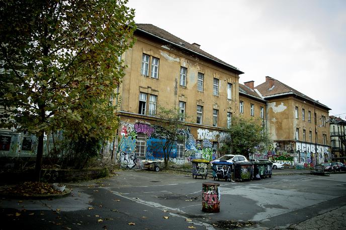 Metelkova ulica 6 | Policija je na podlagi Šutarjevega zakona območje v centru Ljubljane, ki vključuje del od Metelkove ulice proti železniški postaji, že v začetku leta razglasila kot varnostno tvegano. | Foto Ana Kovač