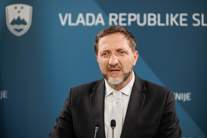 Ministra Boštjančiča skrbi padec BDP