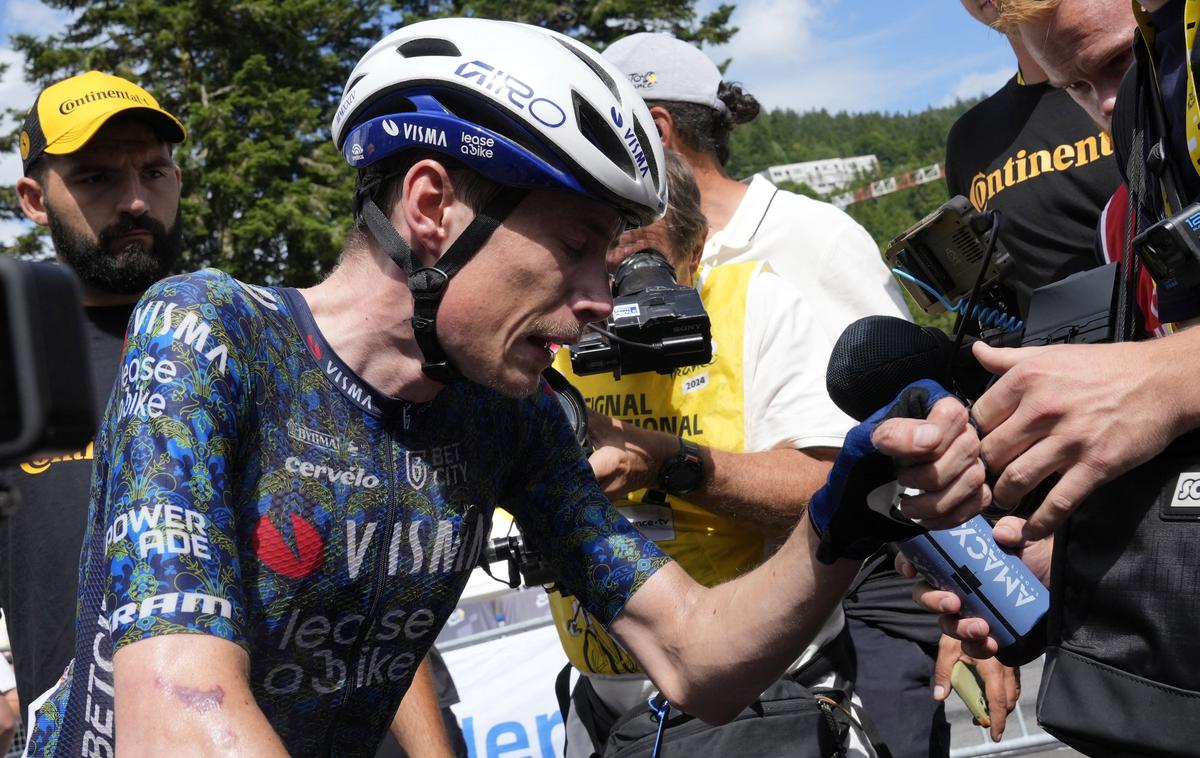 Jonas Vingegaard, TDF 2024 | Jonasa Vingegaarda so po prvi zmagi na letošnjem Touru premagala čustva. | Foto Reuters