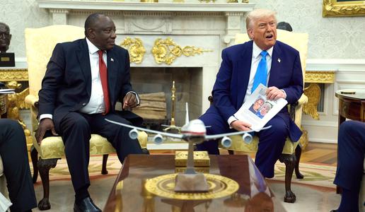 Trump z obtožbami o pobijanju belopoltih kmetov v Južni Afriki