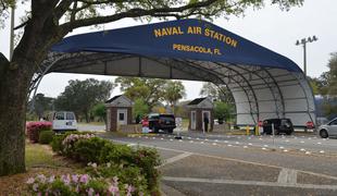 Savdski pilot v oporišču ameriške mornarice na Floridi ubil tri ljudi