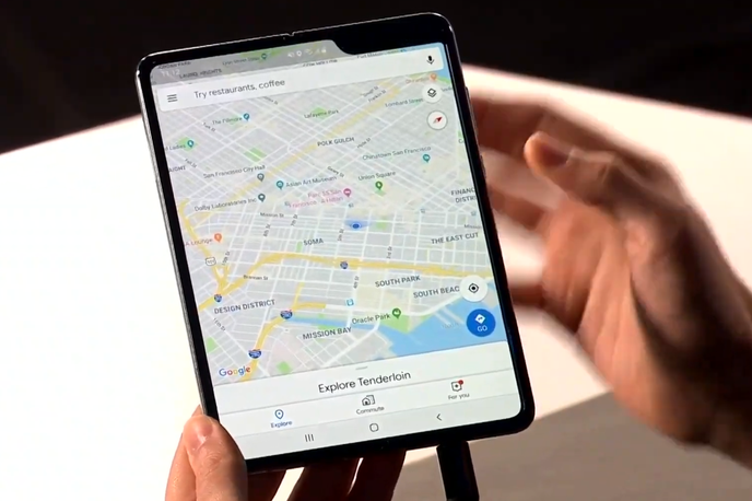 Samsung Galaxy Fold | Tako je na pametnem telefonu Samsung Galaxy Fold videti navigacija v aplikaciji Google Maps.  | Foto YouTube / Posnetek zaslona