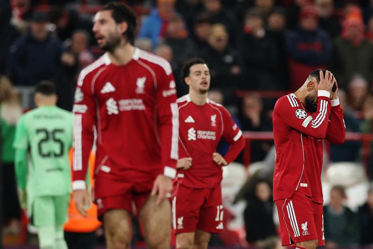 Liverpool je visoko klonil pred domačimi navijači. | Foto: Reuters