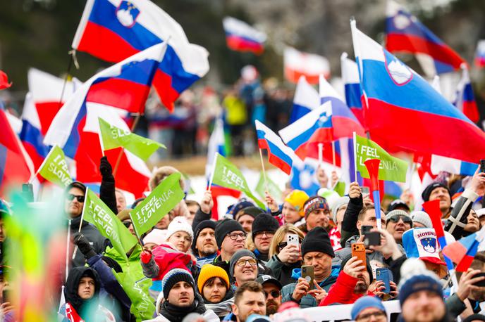 Planica navijači | V Planici je konec prejšnjega tedna pokalo po šivih. To je bil veliki slovenski športni praznik, ki je preostalim dogodkom ponudil le še drobtinice. | Foto Aleš Fevžer