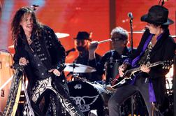 Aerosmith odpovedali koncerte, ker mora pevec na odvajanje