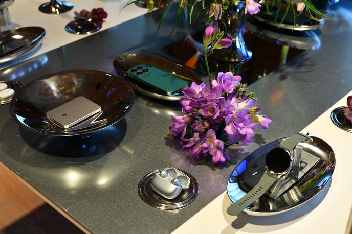 AiOT, Xiaomi | Pametni telefoni že dolgo niso več samo komunikacijske naprave, temveč tudi osrednje, nadzorno in upravljavsko središče digitalnega ekosistema, ki zajema tako naše bivalne prostore, kakor tudi najširši razpon naših dejavnosti kjerkoli drugje. | Foto Peter Irman