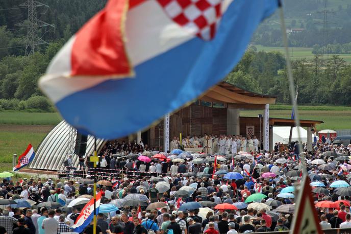 Hrvaška, Pliberk | Avstrijske oblasti so lani priprle šest hrvaški državljanov, ki so 12. maja med žalno slovesnostjo kršili avstrijske zakone o prepovedi poveličevanja nacizma.  | Foto STA