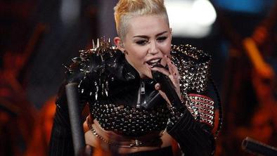 Miley Cyrus in Snoop Dogg z novim singlom