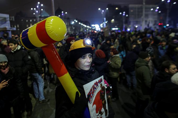 Bukarešta, kjer so januarja letos izbruhnili množični protesti proti socialistično-liberalni vladi, ima kar solidno življenjsko raven. | Foto: Reuters