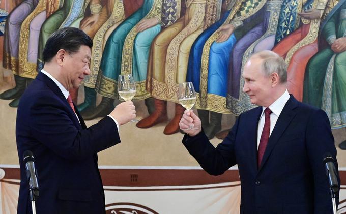 V skupni izjavi sta se ruski predsednik Putin in njegov kitajski kolega Xi Jinping v Moskvi marca letos dotaknila tudi "ukrajinske zadeve". | Foto: Reuters