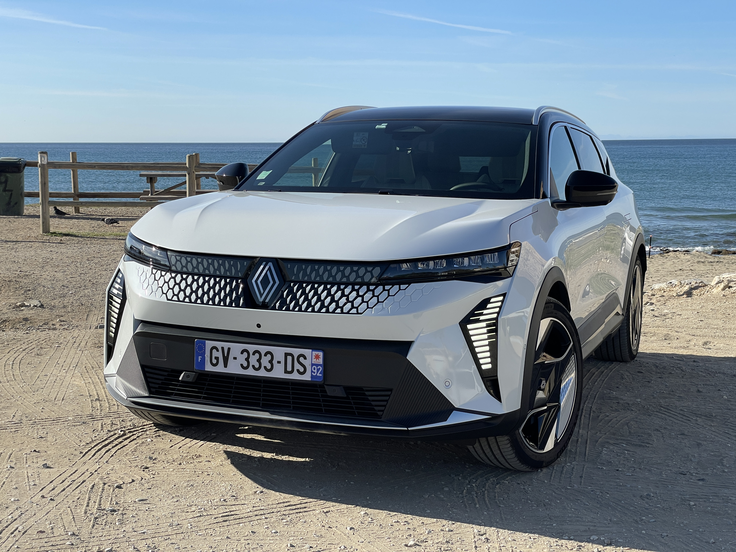 Renault scenic je nov električni model, ki pa z istoimenskim prehodnikom nima ničesar skupnega.  | Foto: Gregor Pavšič