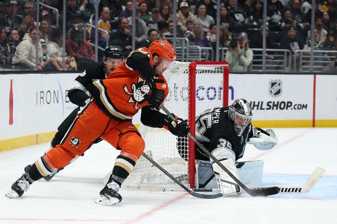 Anaheim Ducks Los Angeles Kings | Hokejisti Los Angeles Kingsov so še drugi večer zapored izgubili proti Anaheimu.  | Foto Reuters