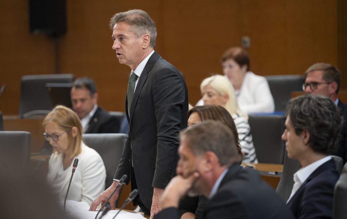 Robert Golob | "Stališče Slovenije je nedvoumno. Ker gre za kršitve, moramo biti pri ukrepanju hitri in odločni. Najmanj, kar pričakujemo, je zamrznitev trgovinskega dela sporazuma," poudarja predsednik vlade Robert Golob. | Foto Vlada Republike Slovenije