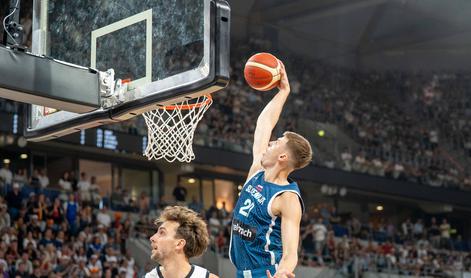 V živo: Ščuka začel z zabijanjem, Slovenci brez Dončića povedli za 7