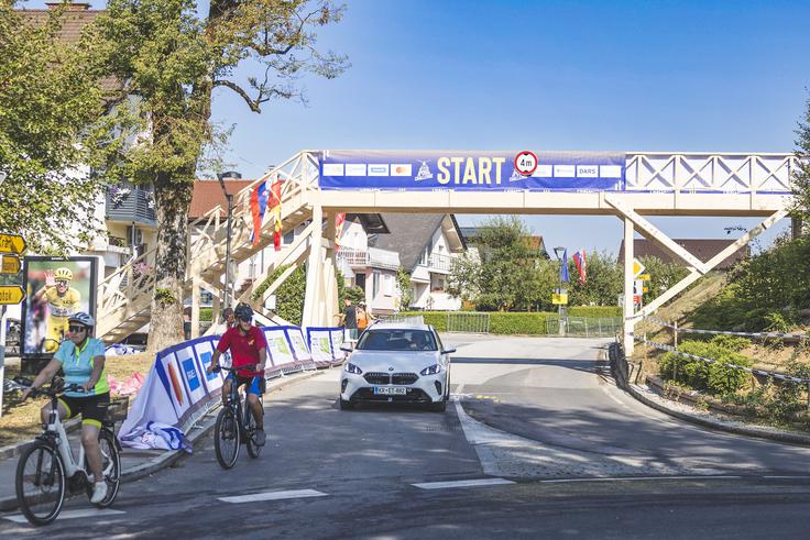 Nov leseni most v Komendi bo olajšal prehajanje med različnimi deli prizorišča. | Foto: Ana Kovač
