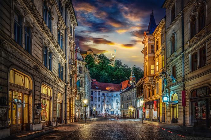 Ljubljana. | V Ljubljani je od januarja 2020 do marca 2022 v Ljubljani lastnika zamenjalo 108 stanovanj, za katere so prodajalci iztržili vsaj 400 tisoč evrov. V najvišjem cenovnem razredu (od 600 tisoč evrov do dveh milijonov) je številka prodanih stanovanj veliko manjša in znaša 17 nepremičnin. | Foto Shutterstock