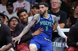 Bizarno dogajanje v ligi NBA, navijači se čudijo in smejijo sodnikom