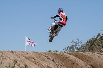 Tim Gajser hiter, a v obeh vožnjah na tleh, s 25 točkami osmi