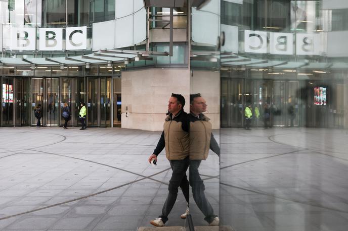 BBC | Na dogajanje se je odzval tudi britanski premier Keir Starmer in prek svojega tiskovnega predstavnika sporočil, da se zavzema za "močan in neodvisen BBC". | Foto Reuters