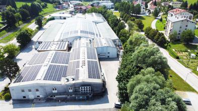 Donat ob praznovanju 115. obletnice na strehi polnilnice postavil sončno elektrarno