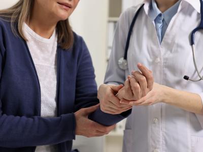 Osteoartroza (osteoartritis): Kako učinkovito zmanjšati bolečine