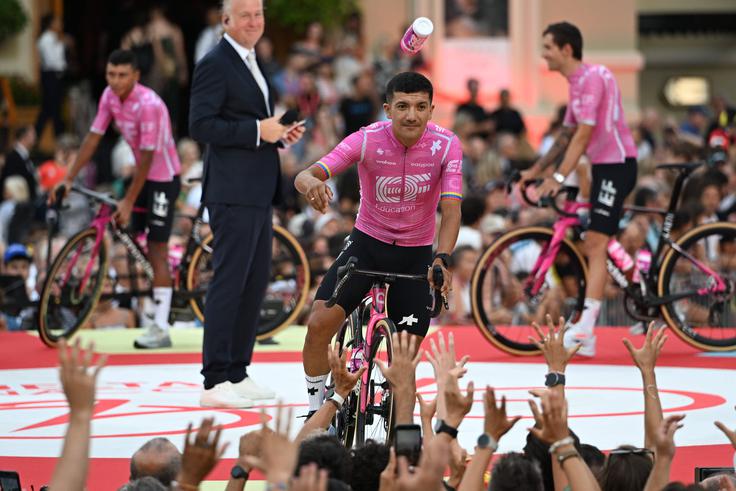 Richard Carapaz je na letošnjem Touru osvojil pikčasto majico najboljšega hribolazca. Tudi na Vuelti zahtevnih klancev ne bo manjkalo. | Foto: Guliverimage