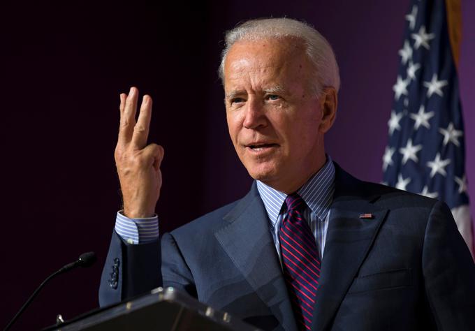Joe Biden v nasprotju z drugimi demokratskimi kandidati verjame v dvostrankarski sistem in je v določenih primerih pripravljen na sklepanje kompromisov z republikanci. | Foto: Reuters