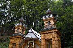 Zaradi zapletov ob Ruski kapelici že več kot 700 podpisov