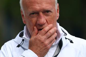Didierja Deschampsa dan po zmagi pretresla tragična izguba. Vrača se v Francijo.