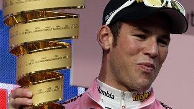 Mark Cavendish odet v roza majico 