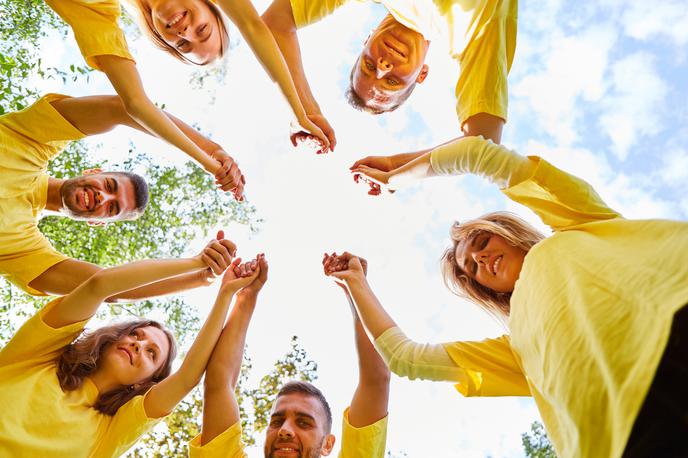team building, sodelavci, ekipa | Foto Shutterstock