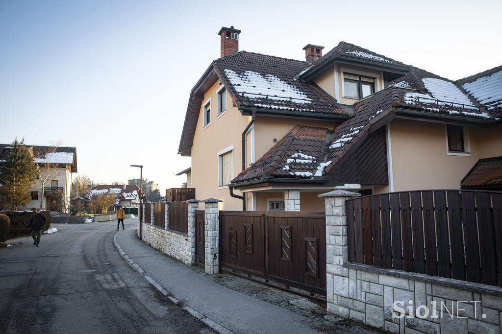 Dom, hiša v Črnučah, kjer naj bi prebivali ruski vohuni.