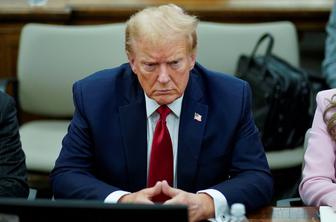 Trumpu zaradi kršenja prepovedi napadov na priče devet tisoč dolarjev kazni