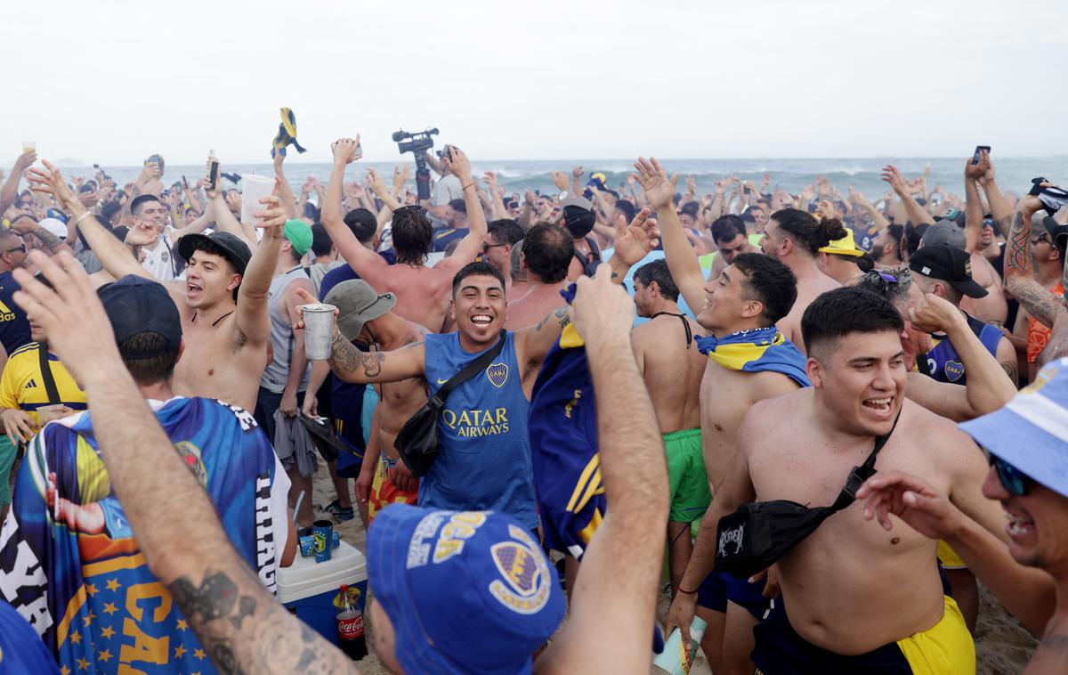 navijači Boca Juniors Copacabana | Slovita plaža Copacabana je bila polna navijačev Boce Juniors. | Foto Reuters
