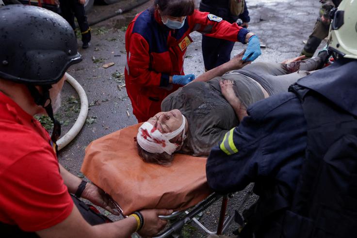 Posledice današnjega ruskega napada na Harkov. | Foto: Reuters