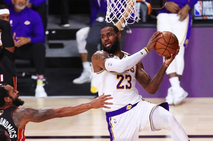 LeBron James in LA Lakers v vlogi branilcev naslova | Foto: Getty Images