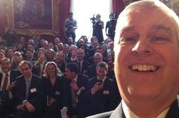 Princ Andrew posnel prvi kraljevi selfie