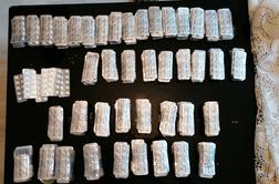 Policija 55-letnici zasegla več kot šest tisoč tablet