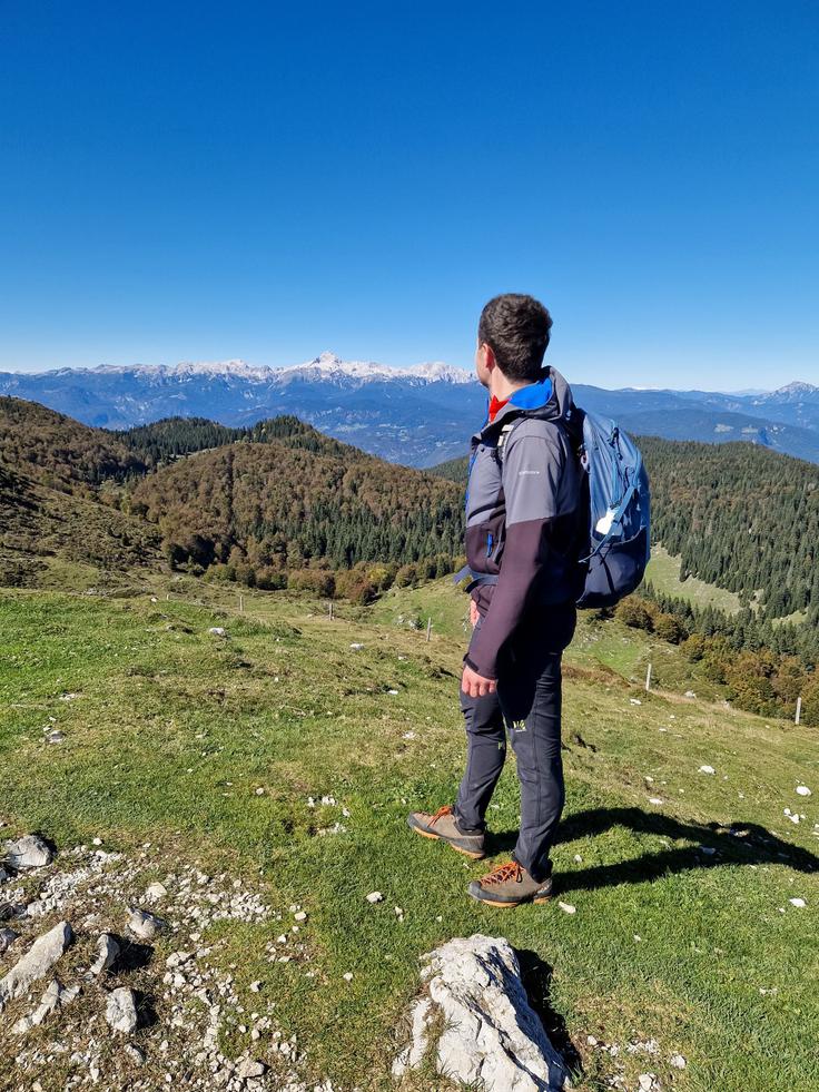 Razgled z Gladkega vrha proti Triglavu. | Foto: Matej Podgoršek