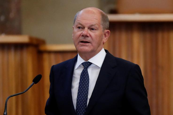 Nemški kancler Olaf Scholz v torek potuje v Izrael.  | Foto: Reuters
